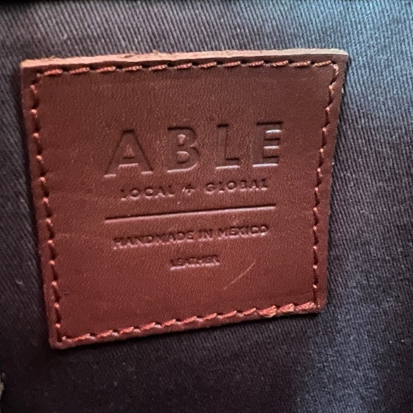 Able red leather minimalist slow fashion top zip tote crossbody purse bag - Picture 8 of 11